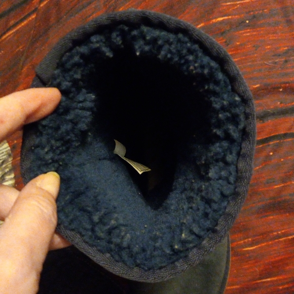 Lds. UGG Boots - Picture 4 of 5